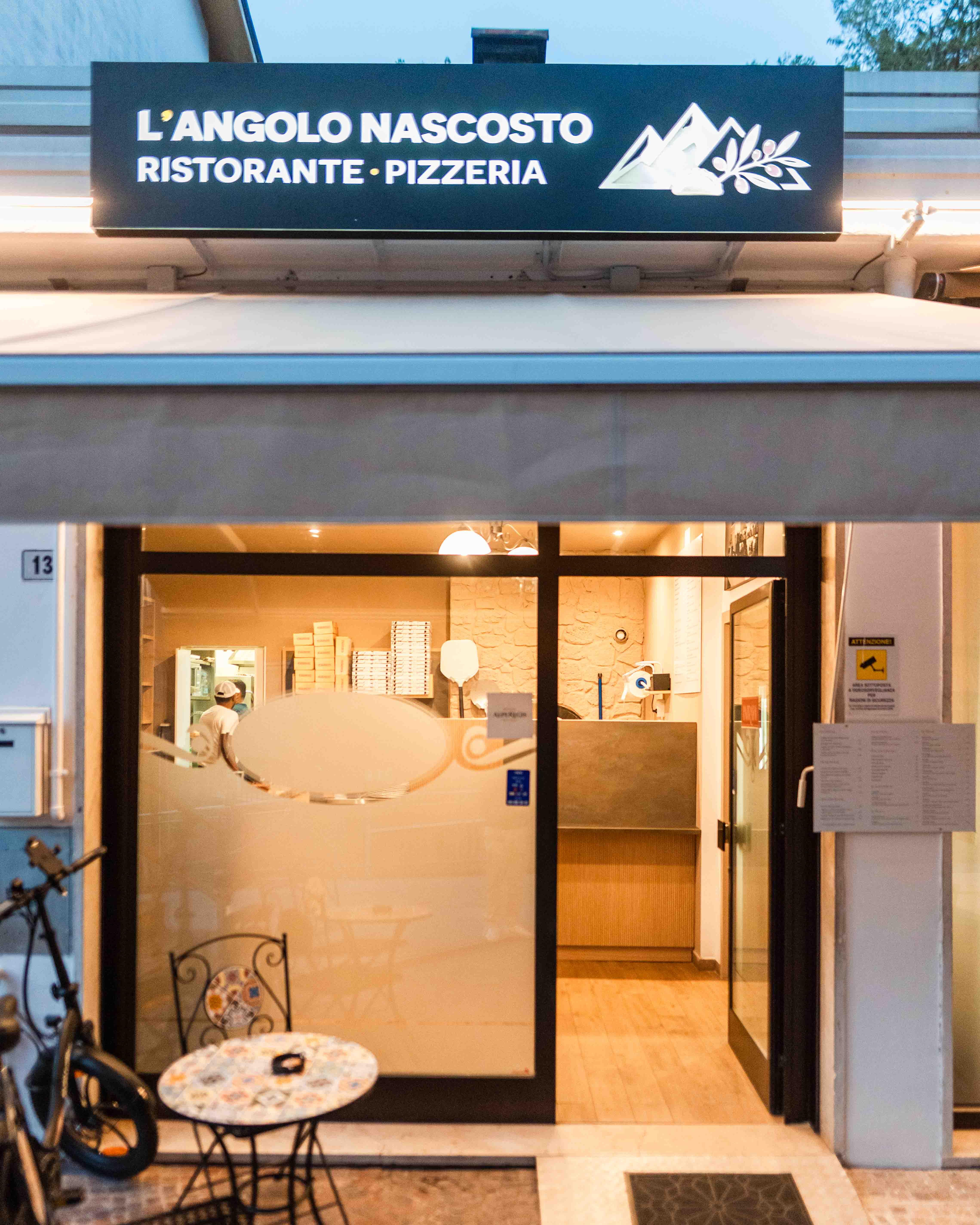 Ingresso esterno del ristorante L'Angolo Nascosto